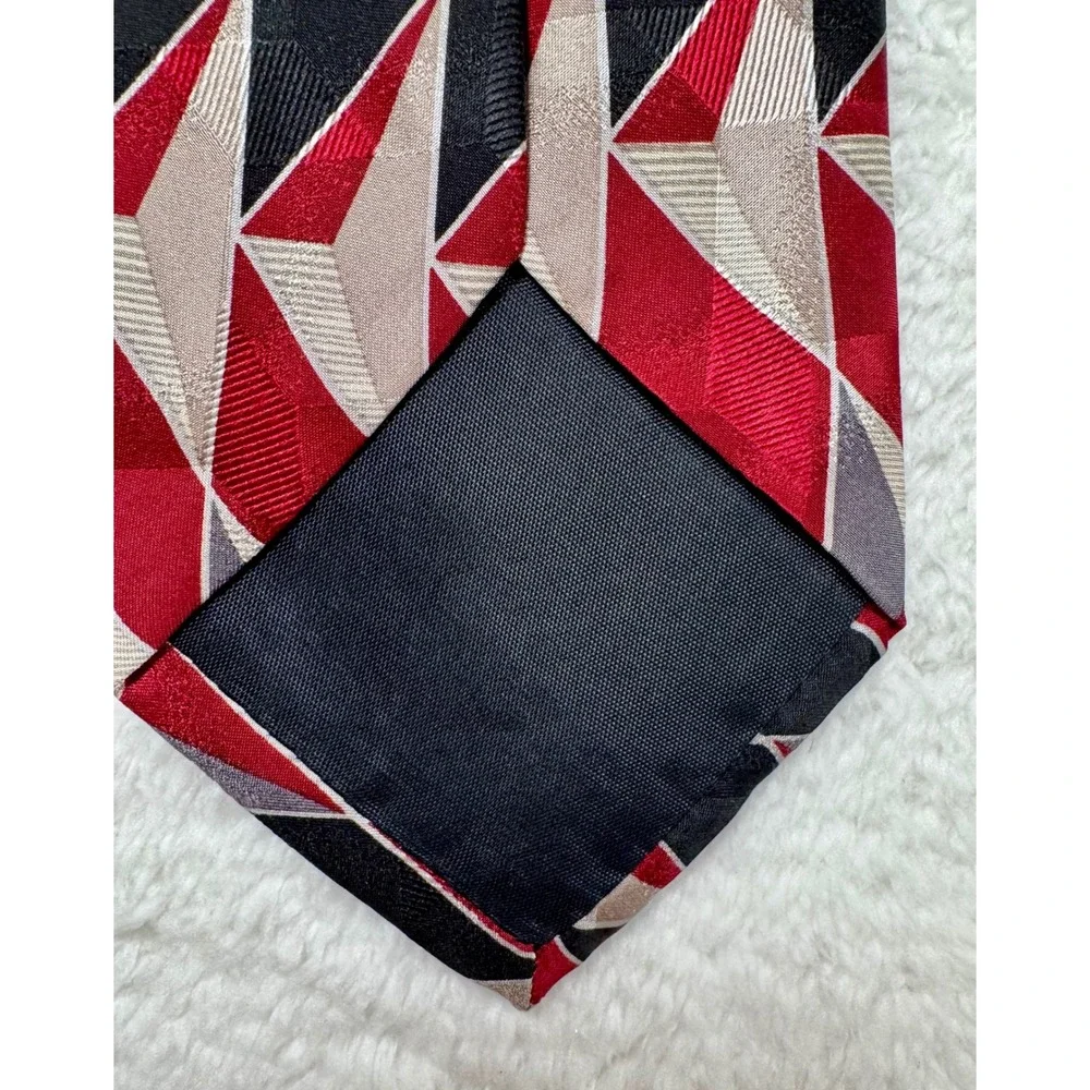 Colours by Alexander Julian Necktie Red Black Geometric Silk 3.25